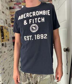 Vintage Abercrombie & Fitch Muscle Fit Navy Blue Graphic T-Shirt Medium